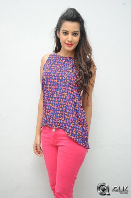 Diksha-Panth-at-Kavvintha-Movie-Trailer-Launch